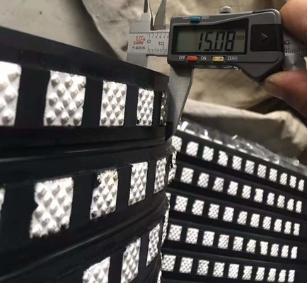 ناقل بكرة سيراميك مطاطي متخلف مع طبقة ربط Cn مبركن بارد